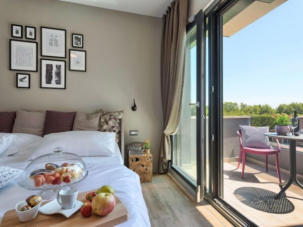 4 bedrooms, iron/ironing board, WiFi