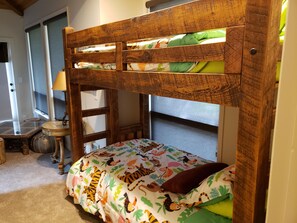4 bedrooms, Internet, bed sheets