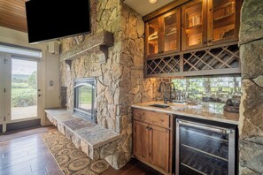 Fridge, microwave, oven, stovetop - Spacious Sunriver Home with Hot Tub, Patio & Foosball (Sunriver)