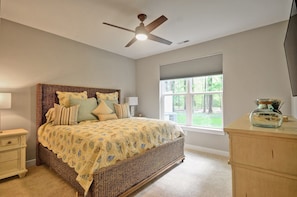 4 bedrooms, free WiFi, bed sheets - Wonderful 4 bedroom 2.5 bath - Nestled in a quiet Community! Wifi Available, Pool, Beach Trolley! (Ocean View)