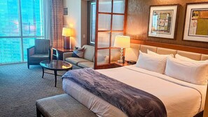 Memory foam beds, in-room safe, desk, iron/ironing board - PENTHOUSE! TOP FLOOR  MGM Signature !STRIP and MSG Sphere VIEWs! no resort fee! (Las Vegas)