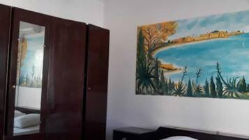 Verdunkelungsvorhänge, kostenloses WLAN, Bettwäsche