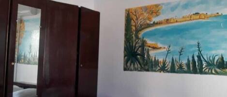 Blackout drapes, free WiFi, bed sheets