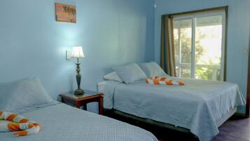Eenvoudige kamer, 2 queensize bedden, uitzicht op zee | Pillowtop-bedden, beddengoed