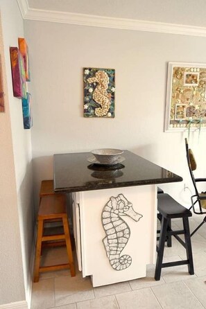 Interior - Pickled Pelican, Victorian Resort- Beach views (Galveston)