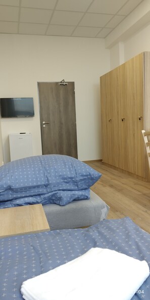 Dreibettzimmer, Blick auf den Innenhof