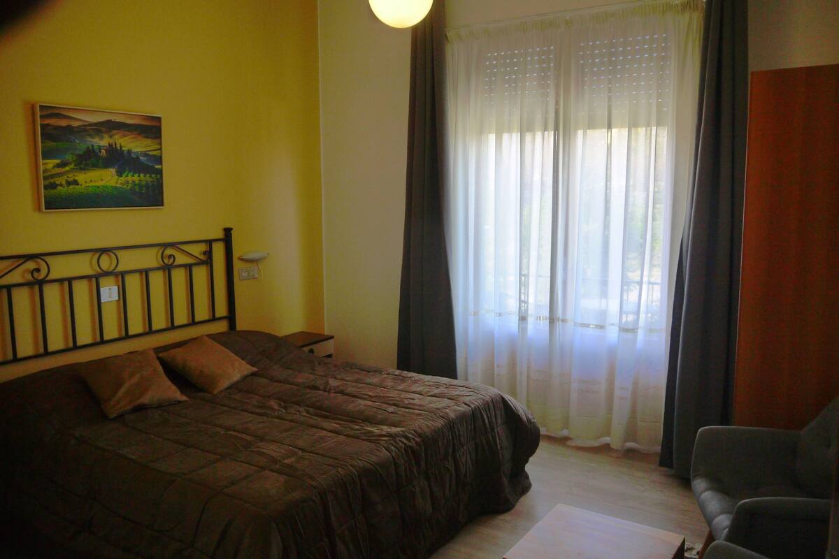 Free cots/infant beds, rollaway beds, free WiFi, bed sheets