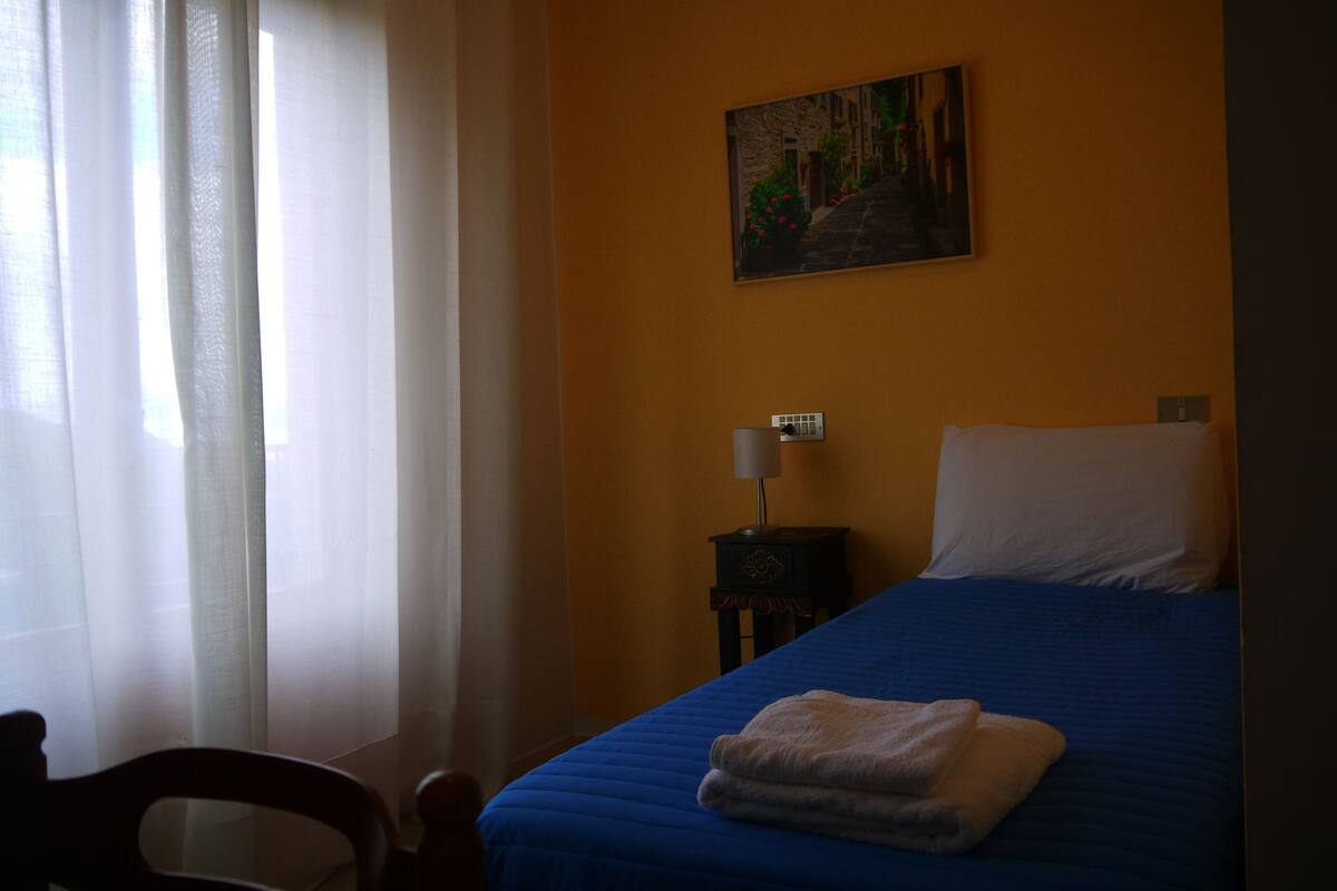 Free cots/infant beds, rollaway beds, free WiFi, bed sheets