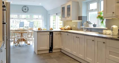 3 bedroom accommodation in Gatehouse of Fleet, near Kirkcudbright