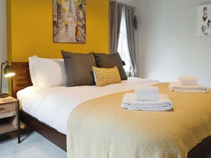 3 bedrooms, free WiFi, bed sheets - 3 bedroom accommodation in Gatehouse of Fleet, near Kirkcudbright (Gatehouse of Fleet, near Kirkcudbright)