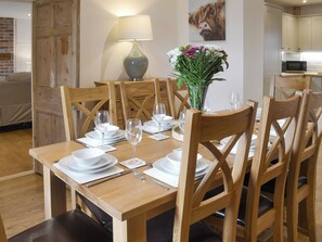 Dining - 4 bedroom accommodation in Penygroes, near Caernarfon (Penygroes, near Caernarfon)