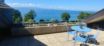 Appartamento fronte mare con vista lago e accesso