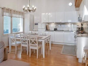 Fridge, microwave, dishwasher, cookware/dishes/utensils