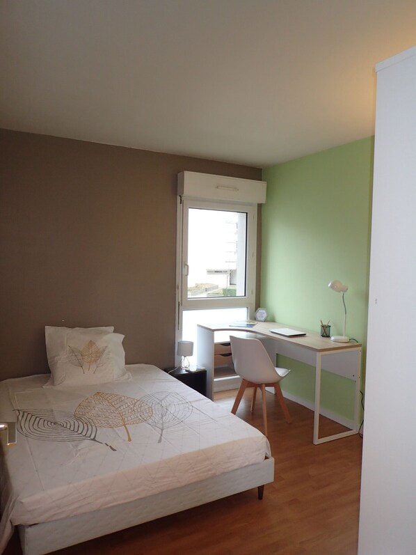 2 bedrooms, desk, iron/ironing board, free WiFi