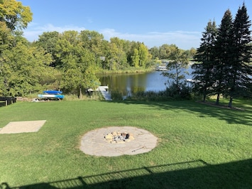 Crestwood Lodge - remodeled house with dock & lots more on Lake Le Homme Dieu.