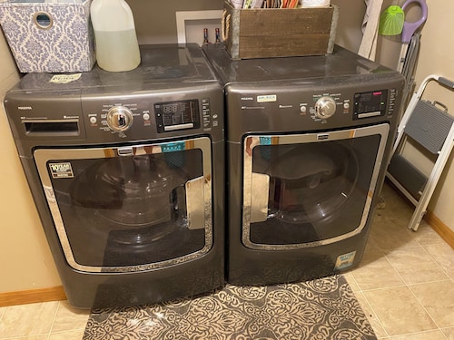 4 Bedroom/2 Bath Home 20 Acres of Woods - Hot Tub