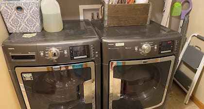 4 Bedroom/2 Bath Home 20 Acres of Woods - Hot Tub