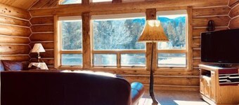 Wapiti Peek- breathtaking views, pet friendly, only a 30-minute drive to Yellowstone National Park!