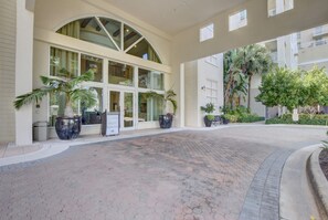 Exterior - Resort style 1BR/1BA condo (Boynton Beach)