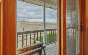 Interior - River's View- Spacious retreat, Overlooking the Shoshone River (Cody)