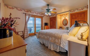 1 bedroom, WiFi, bed sheets - River's View- Spacious retreat, Overlooking the Shoshone River (Cody)