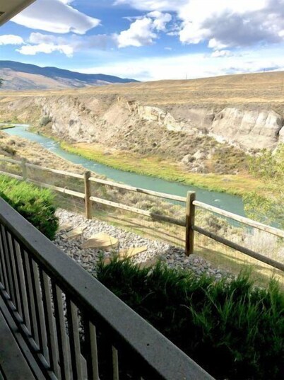 River's View- Spacious retreat, Overlooking the Shoshone River