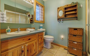 Combined shower/tub, hair dryer, towels - River's View- Spacious retreat, Overlooking the Shoshone River (Cody)