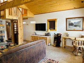 Smart-TV, Kamin, Videospiele, DVD-Player