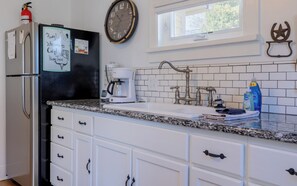 Fridge, microwave, oven, stovetop - Deer Haven Bungalow- Walk to historic downtown Cody, Charming Home! (Cody)