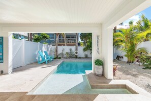 Outdoor pool, a heated pool - Two minute walk to beach! PRIVATE HEATED POOL w covered lanai. Great location! (Holmes Beach)