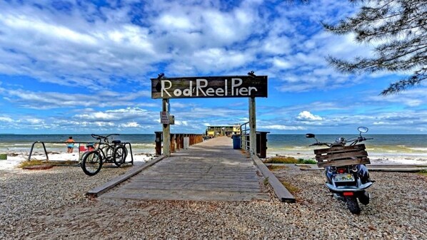 Beach nearby, sun-loungers, beach towels