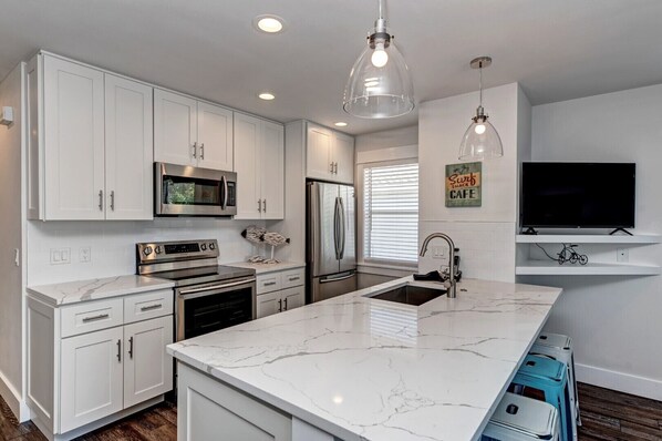 Mikrowelle, Ofen, Herdplatte, Geschirrspüler