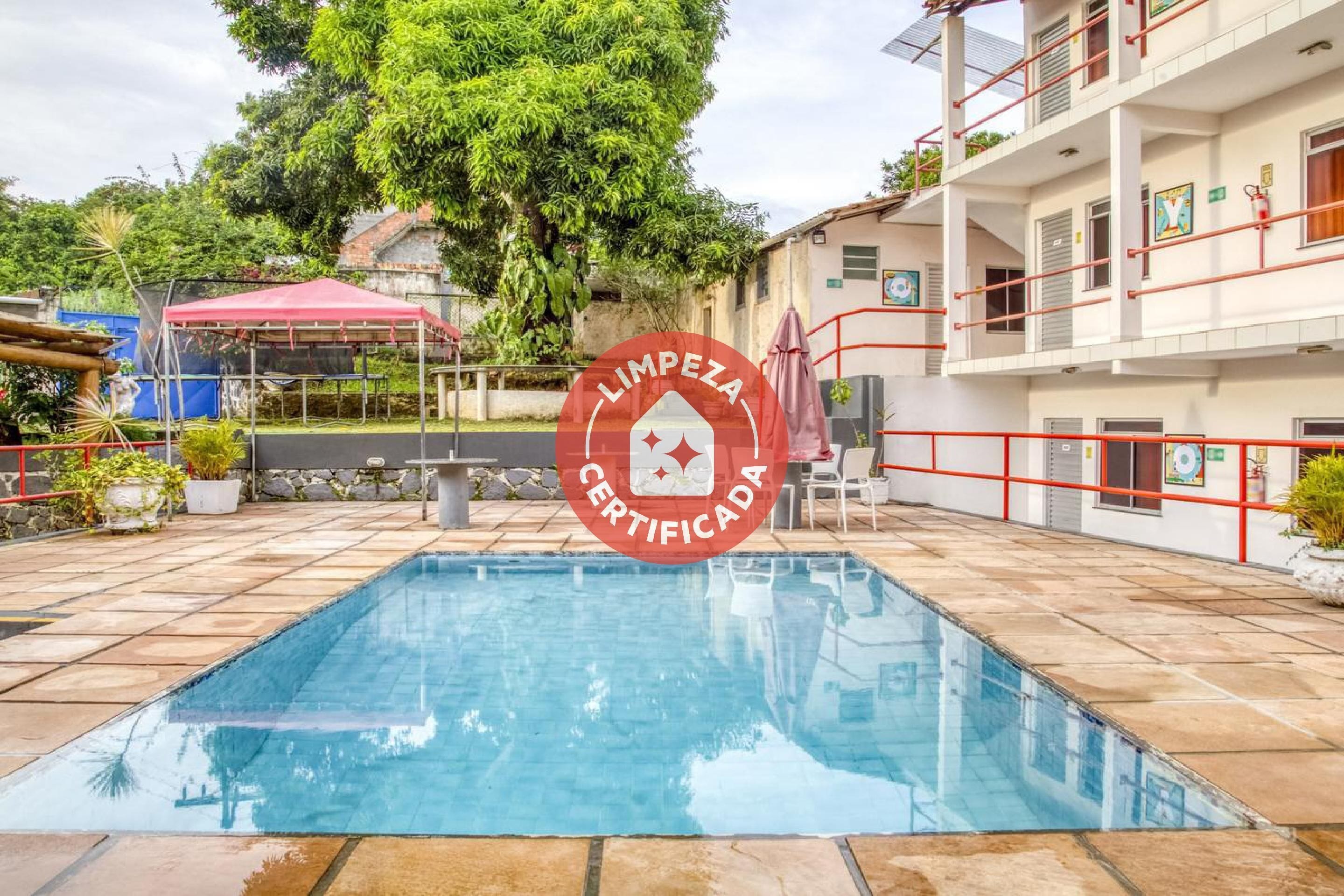 Kolam renang terbuka 