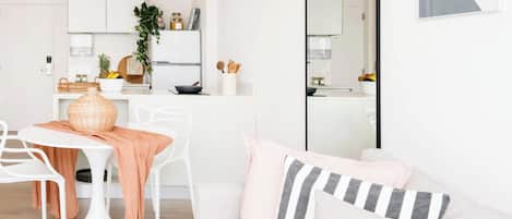 Apartamento | Área de estar | Smart TV 32 polegadas com canais a cabo, TV