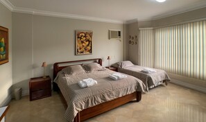 4 bedrooms, hypo-allergenic bedding, down duvets, pillow-top beds - Cesar's House Guayaquil Home Rental (Guayaquil)