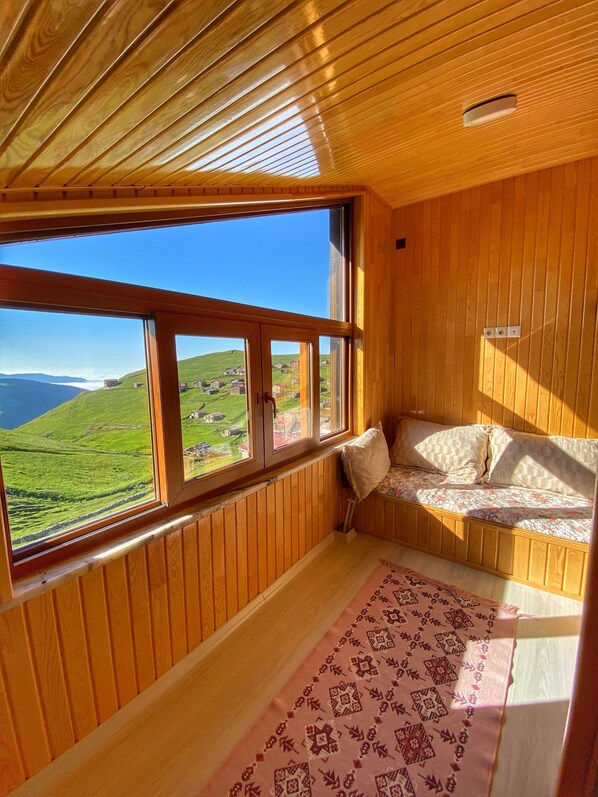 Apartamento superior, vista para a montanha | Sacada