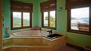 Villa Deluxe, vistas a la playa | Bañera de hidromasaje