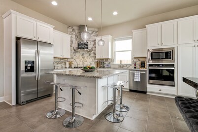 Stay at Jake's Kalahari! Brand new house!