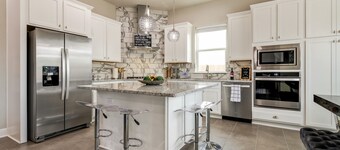 Stay at Jake's Kalahari! Brand new house!