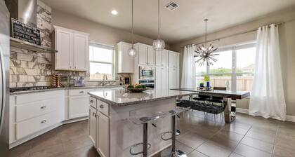 Stay at Jake's Kalahari! Brand new house!