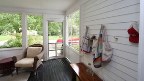 Interior - Charming 4 Bedroom Farmhouse in Saugatuck, perfect for a family getaway! (Saugatuck)