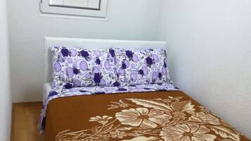 Soundproofing, free WiFi, bed sheets