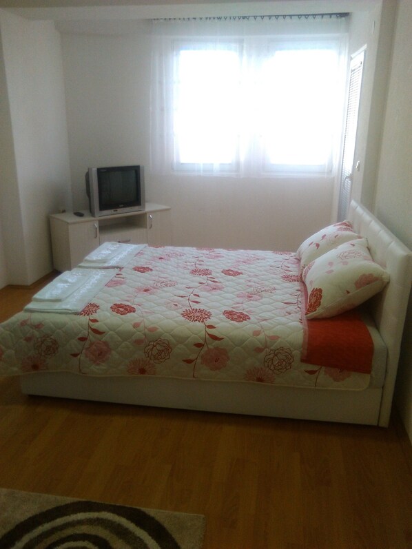 Deluxe Apartment, City View | Room amenity