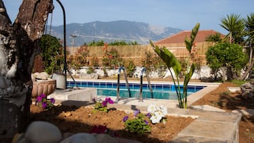 Kolam renang outdoor