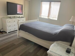 3 bedrooms, in-room safe, desk, iron/ironing board