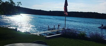 Quiet Lakefront property on Cassadaga Lake WiFi & 2 car parking. 