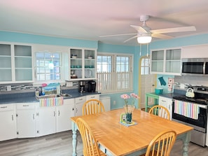 Fridge, microwave, oven, stovetop - Ogunquit avail this Friday June 5 (Ogunquit)