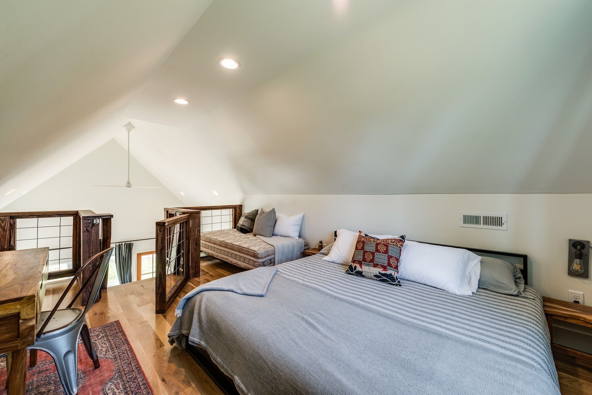 2 bedrooms, desk, iron/ironing board, WiFi