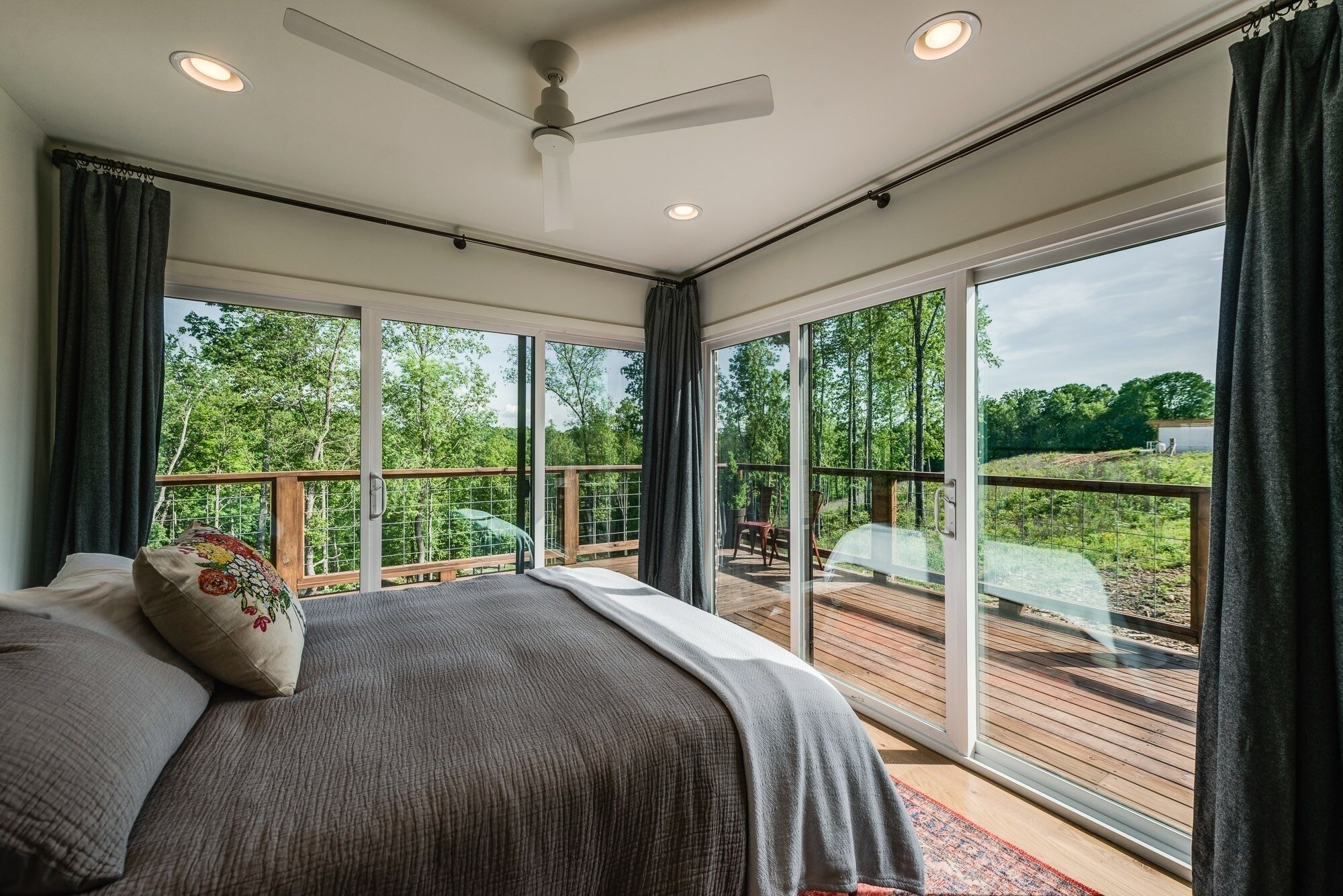 2 bedrooms, desk, iron/ironing board, WiFi