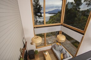 Kabin Deluks, 1 kamar tidur, pemandangan danau | Area keluarga | Smart TV dan Netflix